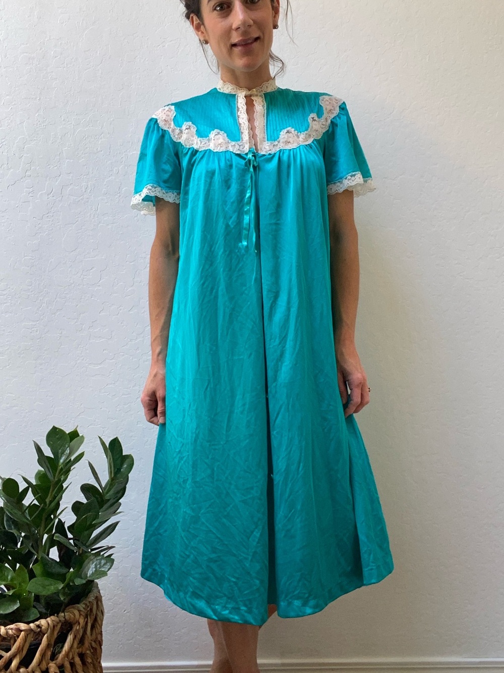 Vintage JC Penney Teal Aqua Nylon Satin Peignoir Set with Cream Lace Trim - Picture 4 of 16